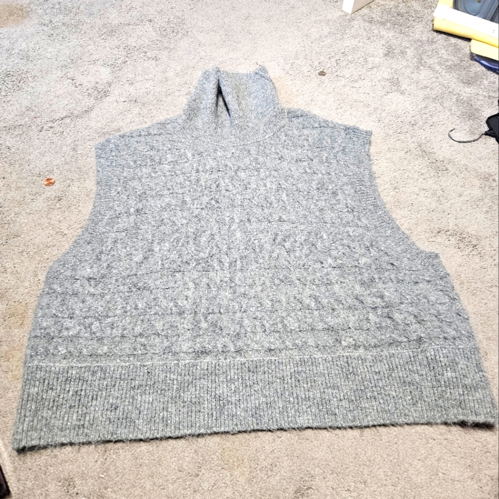 Cozy Gray Knit Sleeveless Sweater turtle neck